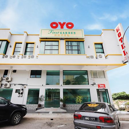 Oyo 44043 First Garden Hotel Kuantan Exterior photo